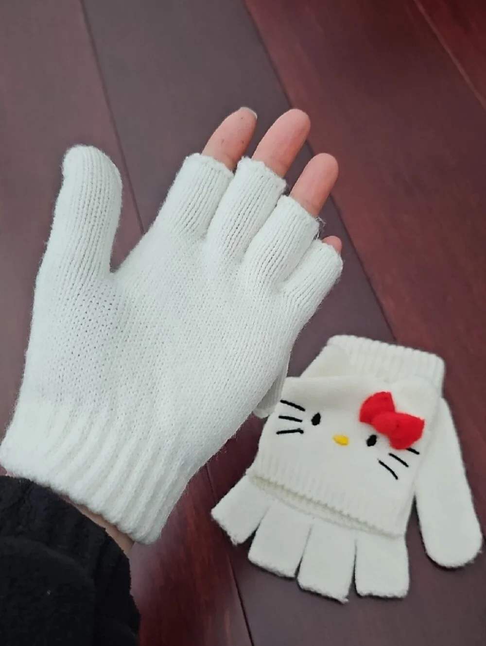 Sanrio Hello Kittu  Kids White Knit Flip-Mittens